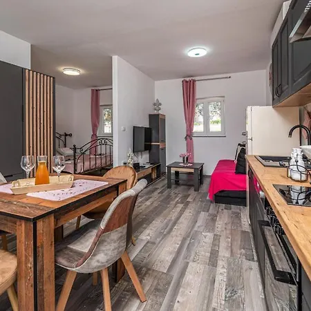 House Nikolas 1-whirlpool, Close To The Fazana