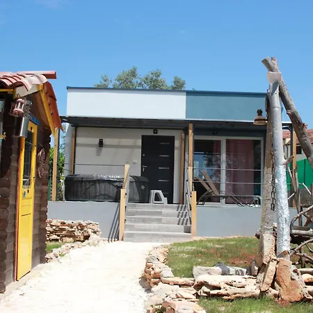 House Nikolas 1 With Pool, Close To The 펜션 *