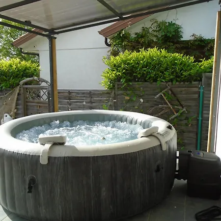 House Nikolas 1-whirlpool, Close To The Holiday home Fazana
