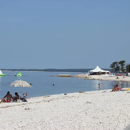 House Nikolas 1-whirlpool, Close To The Holiday home Fazana