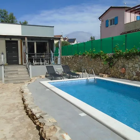 House Nikolas 1 With Pool, Close To The Fažana