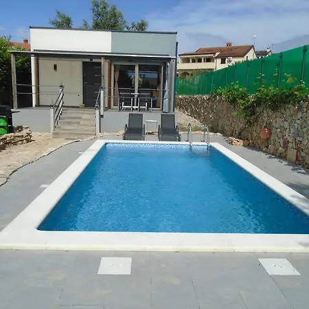 House Nikolas 1 With Pool, Close To The