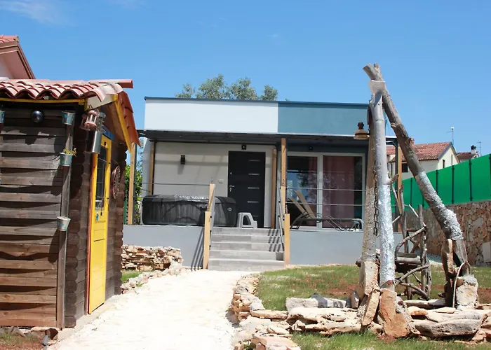 House Nikolas 1 With Pool, Close To The 펜션 *