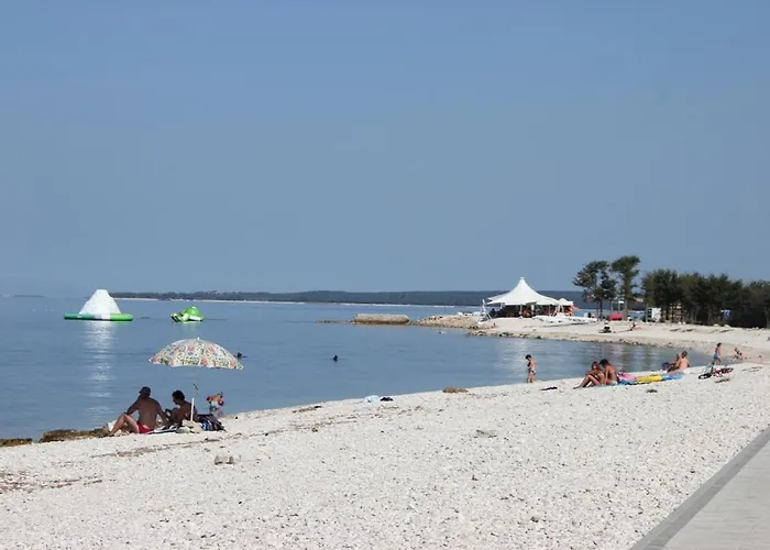 House Nikolas 1 With Pool, Close To The 펜션 파자나